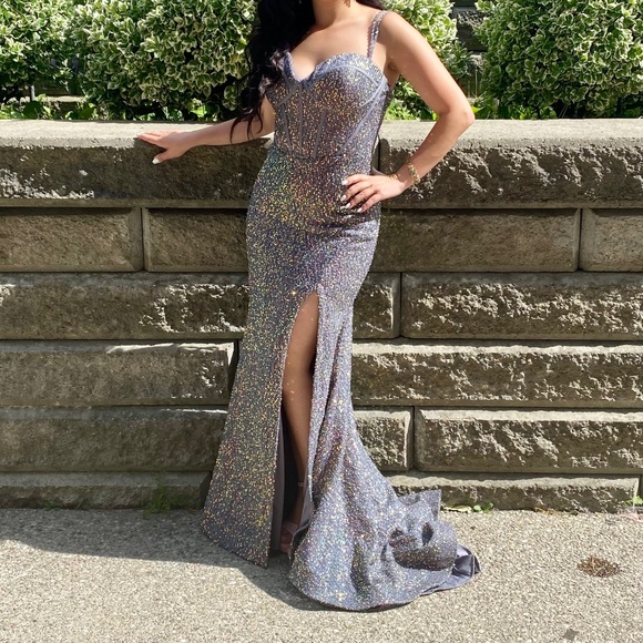 Size 4 Cinderella Divine Sequins Prom Dress - Picture 9 of 10